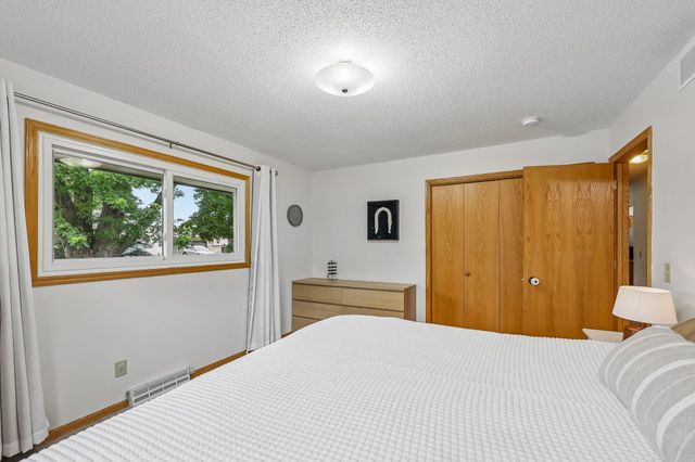 10121 96th Place N, Maple Grove, MN 55369