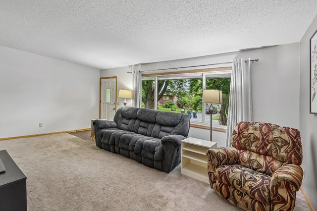 10121 96th Place N, Maple Grove, MN 55369