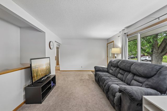10121 96th Place N, Maple Grove, MN 55369