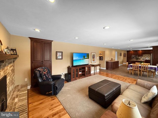 188 FREELAND DR, Collegeville, PA 19426