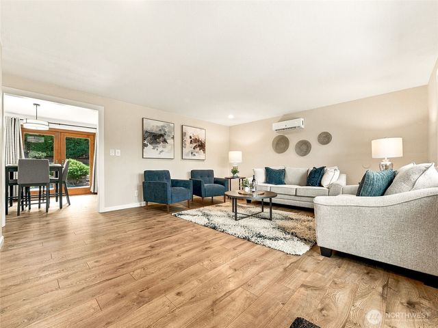 21638 94th Place S, Kent, WA 98031