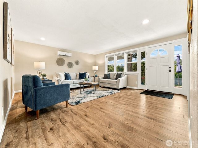 21638 94th Place S, Kent, WA 98031