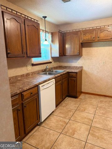 419 Sentry Oak Drive, Centerville, GA 31028