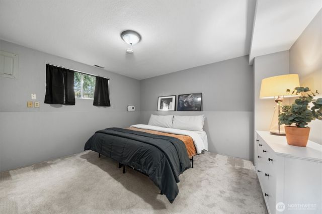 32917 33rd Ave SW, Federal Way, WA 98023
