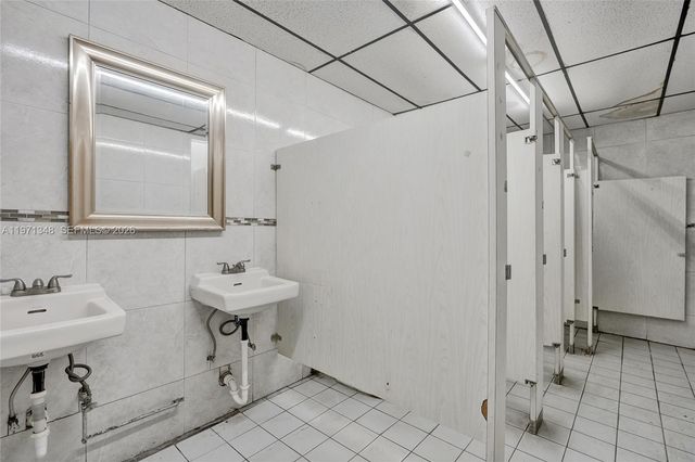 2990 W Sunrise Boulevard, Fort Lauderdale, FL 33311