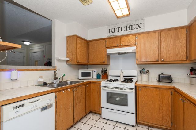 101 Trail Ride Road, Angleton, TX 77515