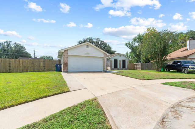 101 Trail Ride Road, Angleton, TX 77515