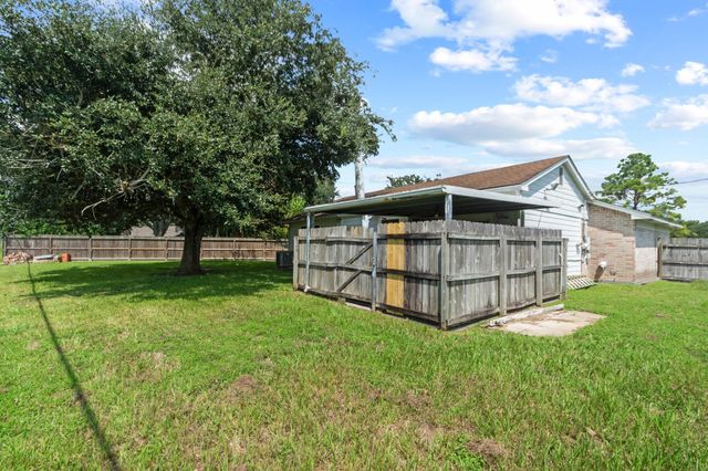 101 Trail Ride Road, Angleton, TX 77515