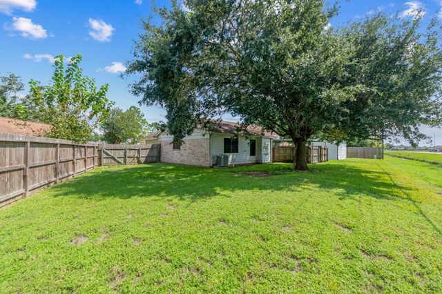 101 Trail Ride Road, Angleton, TX 77515