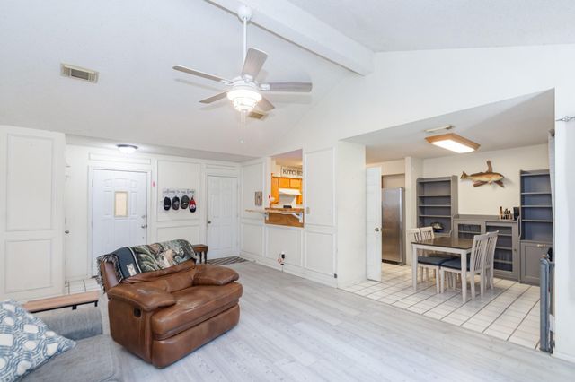 101 Trail Ride Road, Angleton, TX 77515