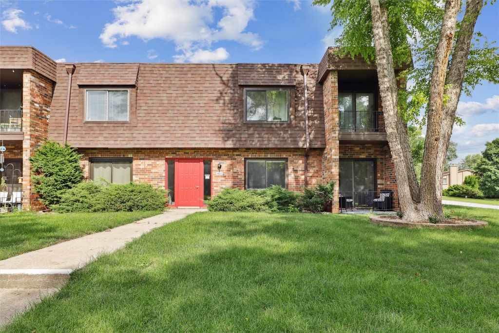 4601 Woodland Avenue 1, West Des Moines, IA 50266