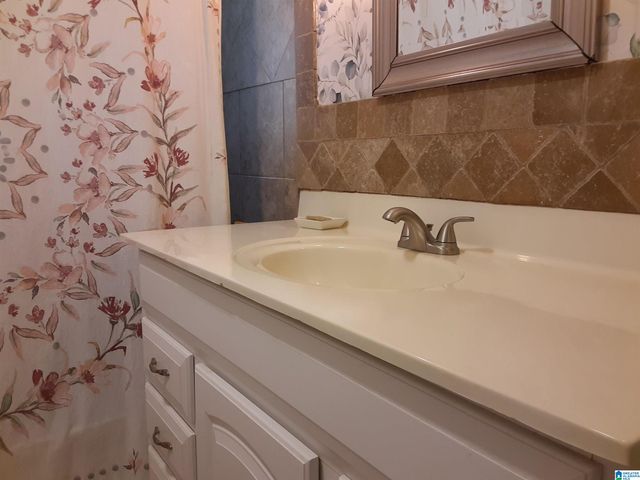 2001 CHENOOR ROAD, Birmingham, AL 35217