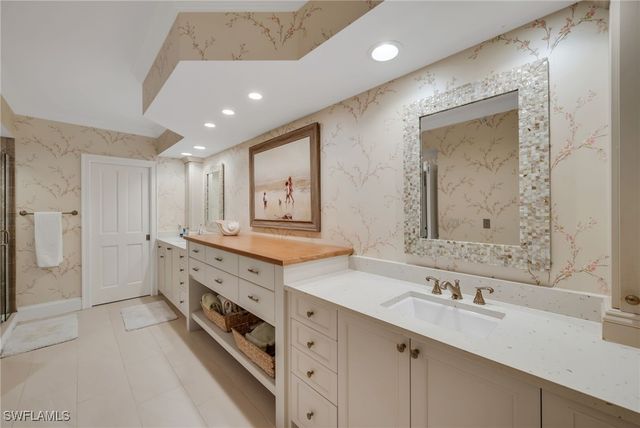 8171 Bay Colony DR 403, Naples, FL 34108