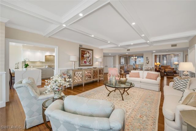 8171 Bay Colony DR 403, Naples, FL 34108