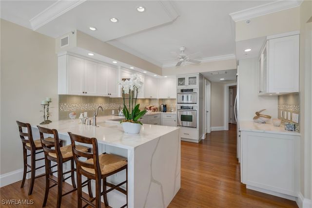 8171 Bay Colony DR 403, Naples, FL 34108