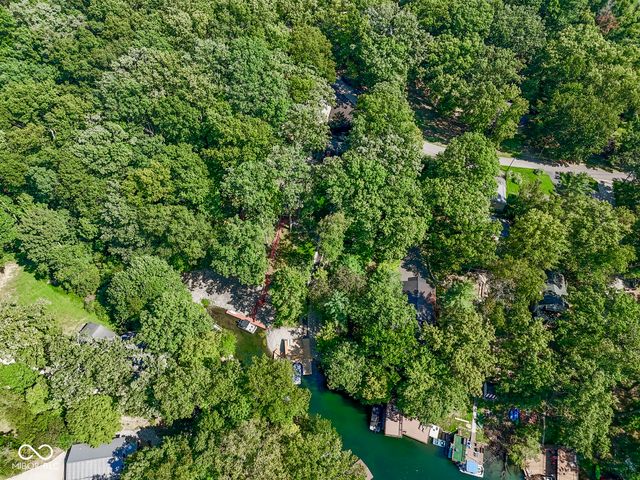 6678 Groundhog Drive, Nineveh, IN 46164