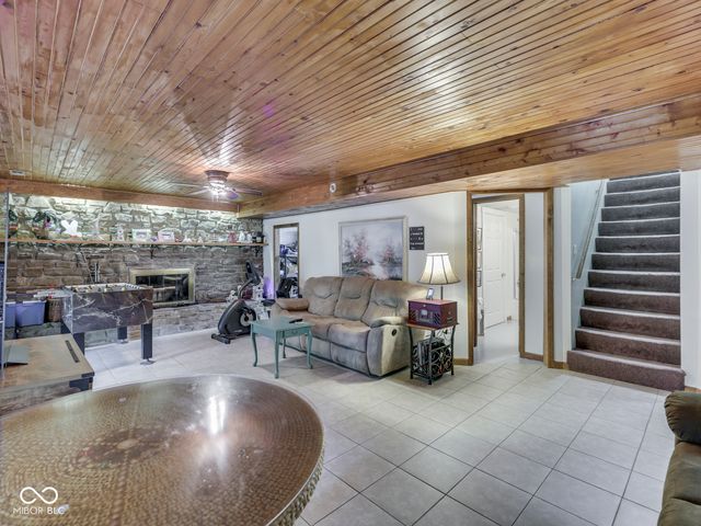 6678 Groundhog Drive, Nineveh, IN 46164