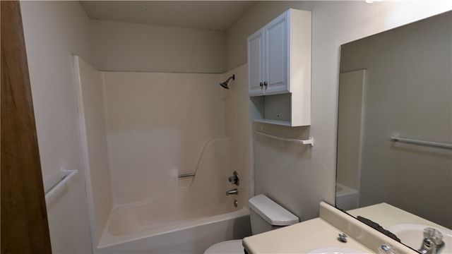 687 N Betty Jo Drive, Fayetteville, AR 72701