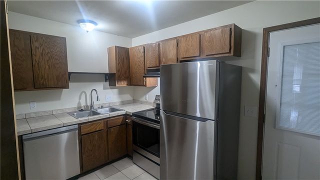 687 N Betty Jo Drive, Fayetteville, AR 72701