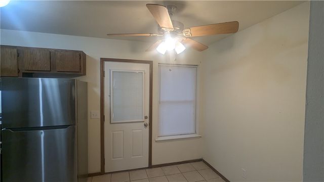 687 N Betty Jo Drive, Fayetteville, AR 72701