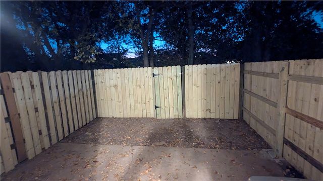 687 N Betty Jo Drive, Fayetteville, AR 72701