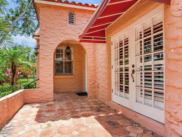 4521 W AZEELE STREET, Tampa, FL 33609