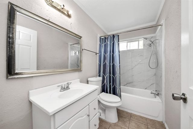 6204 Highway 6, Hitchcock, TX 77563