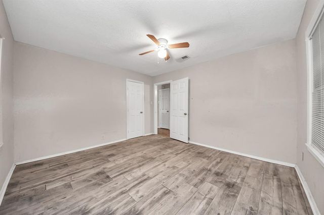 6204 Highway 6, Hitchcock, TX 77563