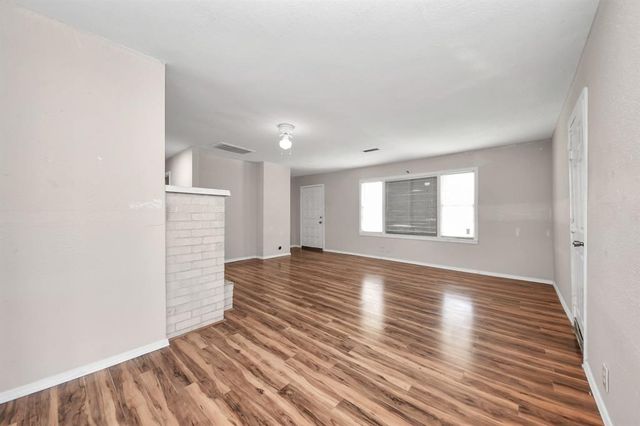 6204 Highway 6, Hitchcock, TX 77563