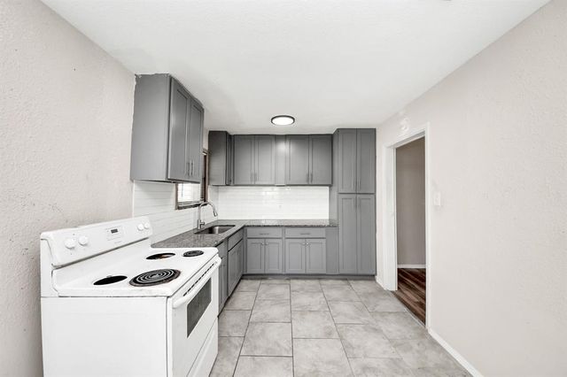 6204 Highway 6, Hitchcock, TX 77563