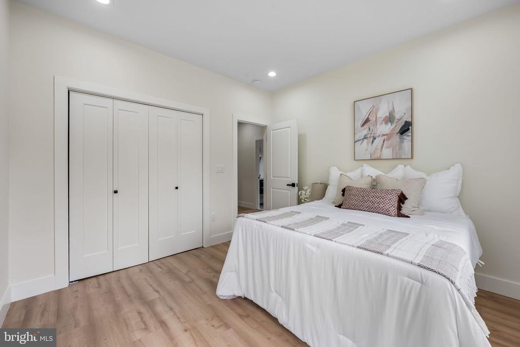 Image 12 of property listing at 15001 DARNESTOWN RD, Germantown, MD 20874