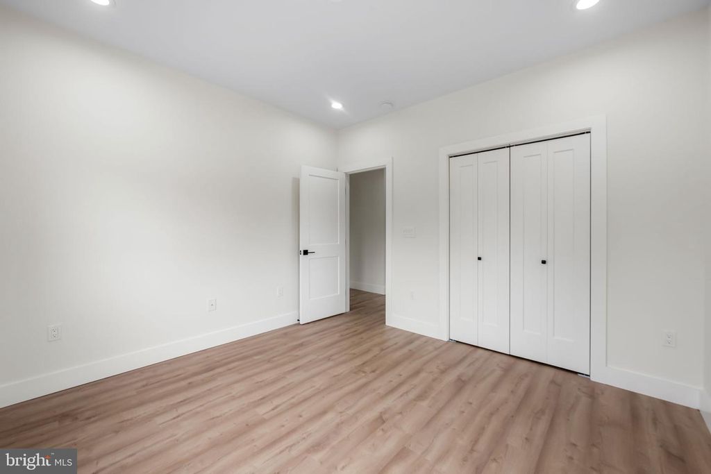 Image 15 of property listing at 15001 DARNESTOWN RD, Germantown, MD 20874