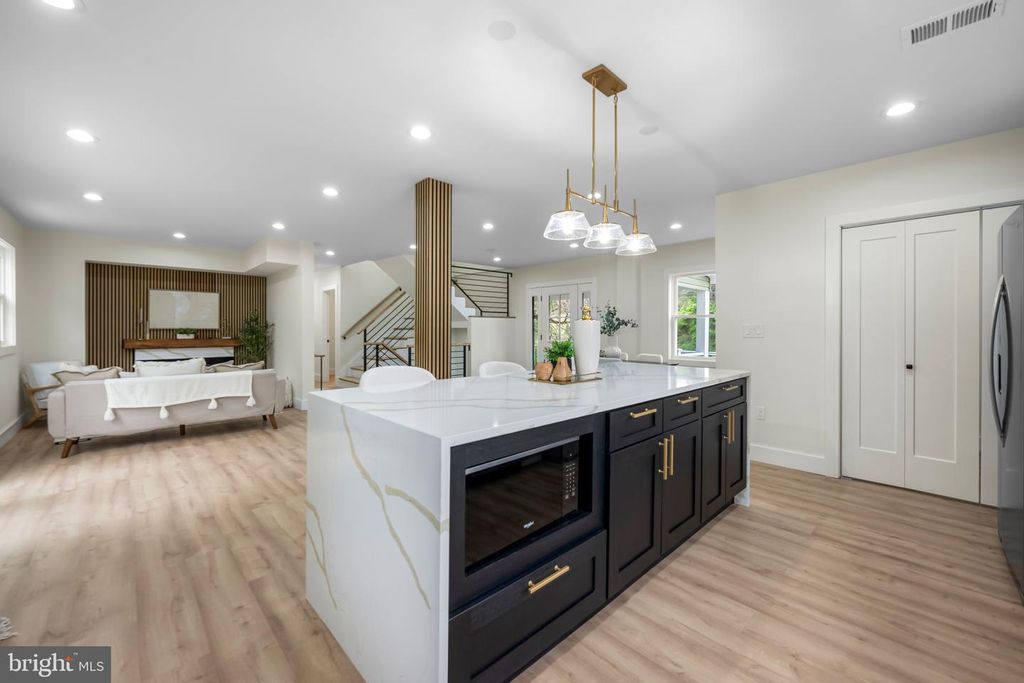 Image 2 of property listing at 15001 DARNESTOWN RD, Germantown, MD 20874