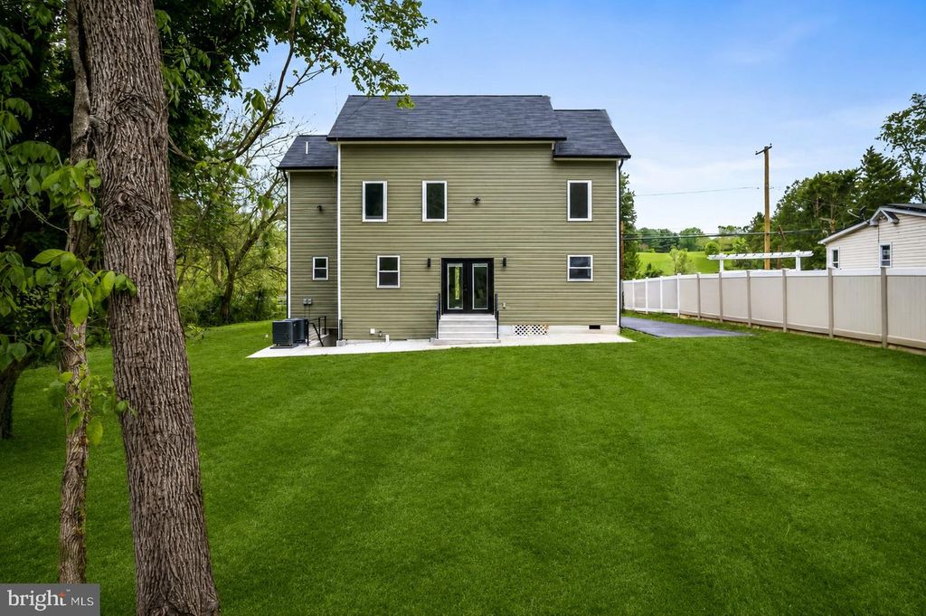 Image 3 of property listing at 15001 DARNESTOWN RD, Germantown, MD 20874