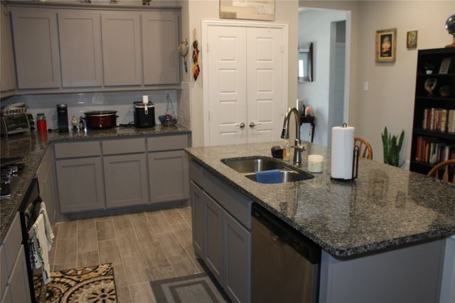 217 Foreman Drive, Midlothian, TX 76065