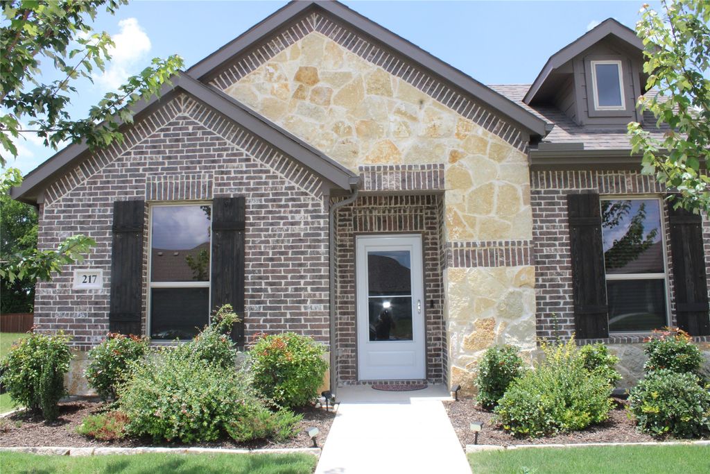 217 Foreman Drive, Midlothian, TX 76065