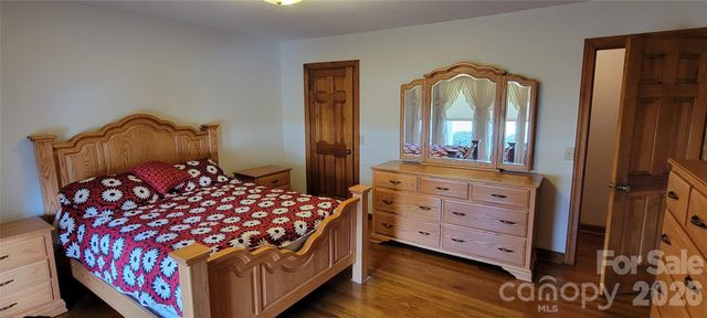 2604 Country Acres Place, Hudson, NC 28638