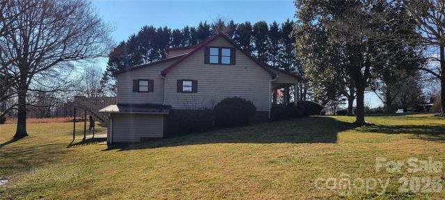 2604 Country Acres Place, Hudson, NC 28638