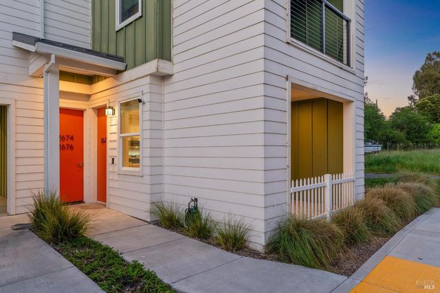 2672 Franz Kafka Ave, Santa Rosa, CA 95404