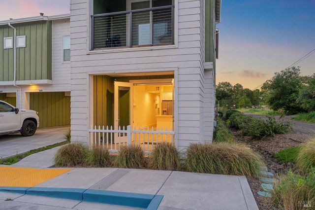 2672 Franz Kafka Ave, Santa Rosa, CA 95404