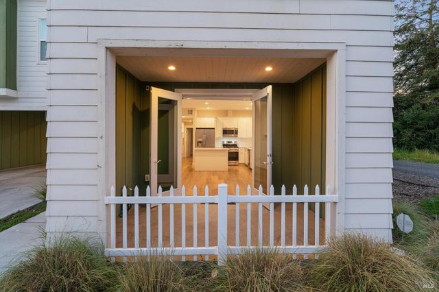 2672 Franz Kafka Ave, Santa Rosa, CA 95404