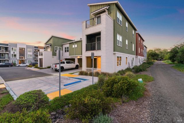 2672 Franz Kafka Ave, Santa Rosa, CA 95404