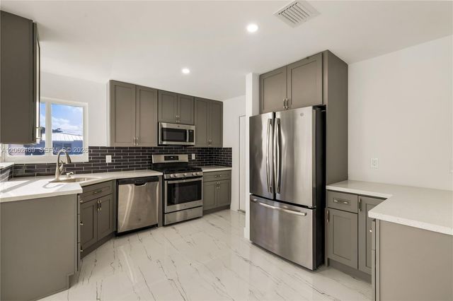 2111 N 14th Court, Hollywood, FL 33020