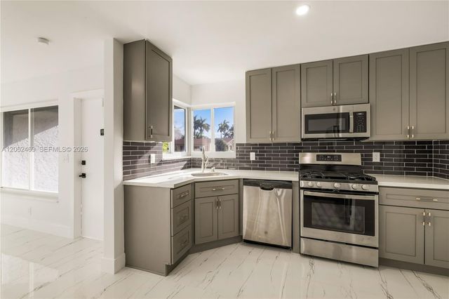 2111 N 14th Court, Hollywood, FL 33020