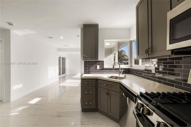 2111 N 14th Court, Hollywood, FL 33020