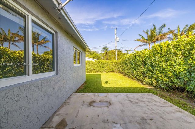 2111 N 14th Court, Hollywood, FL 33020
