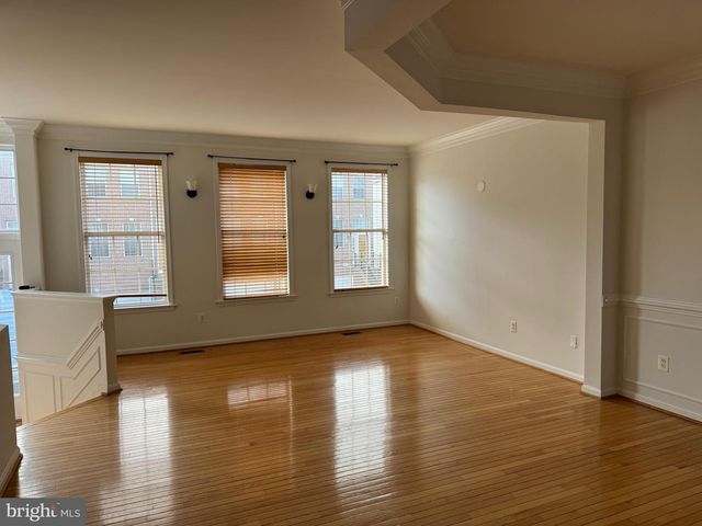 2627 TARLETON CORNER DR, Herndon, VA 20171