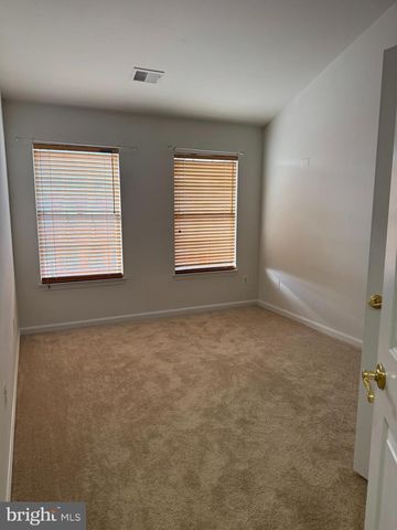 2627 TARLETON CORNER DR, Herndon, VA 20171