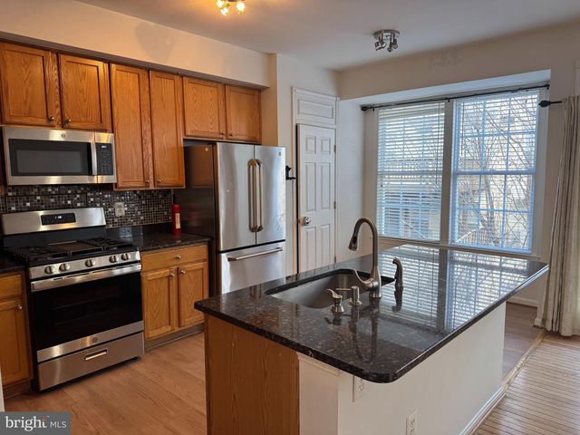 2627 TARLETON CORNER DR, Herndon, VA 20171