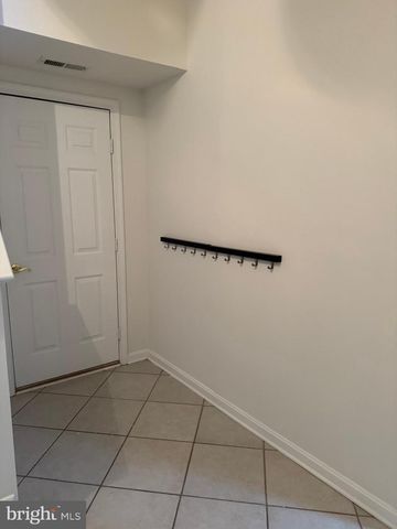 2627 TARLETON CORNER DR, Herndon, VA 20171